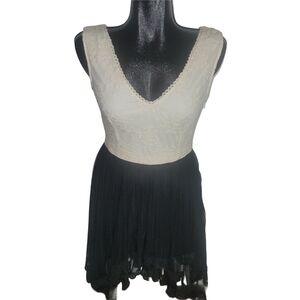 Danity Black and White Sleeveless V Neck High Low Fit and Flare Dress M